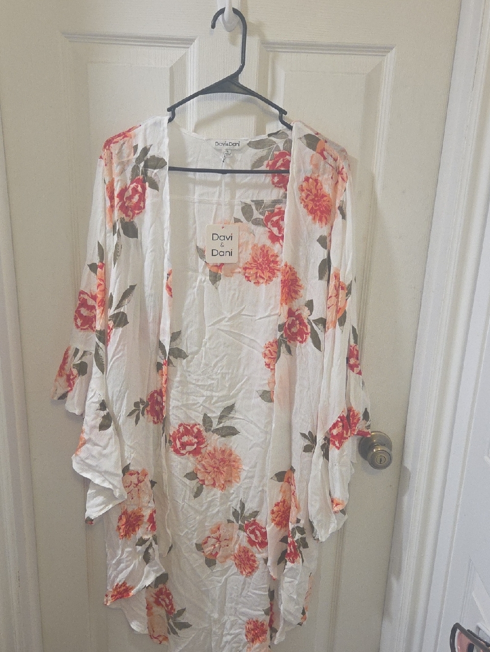 DAVI & DANI White Floral Open-Front Kimono with Coral Blooms